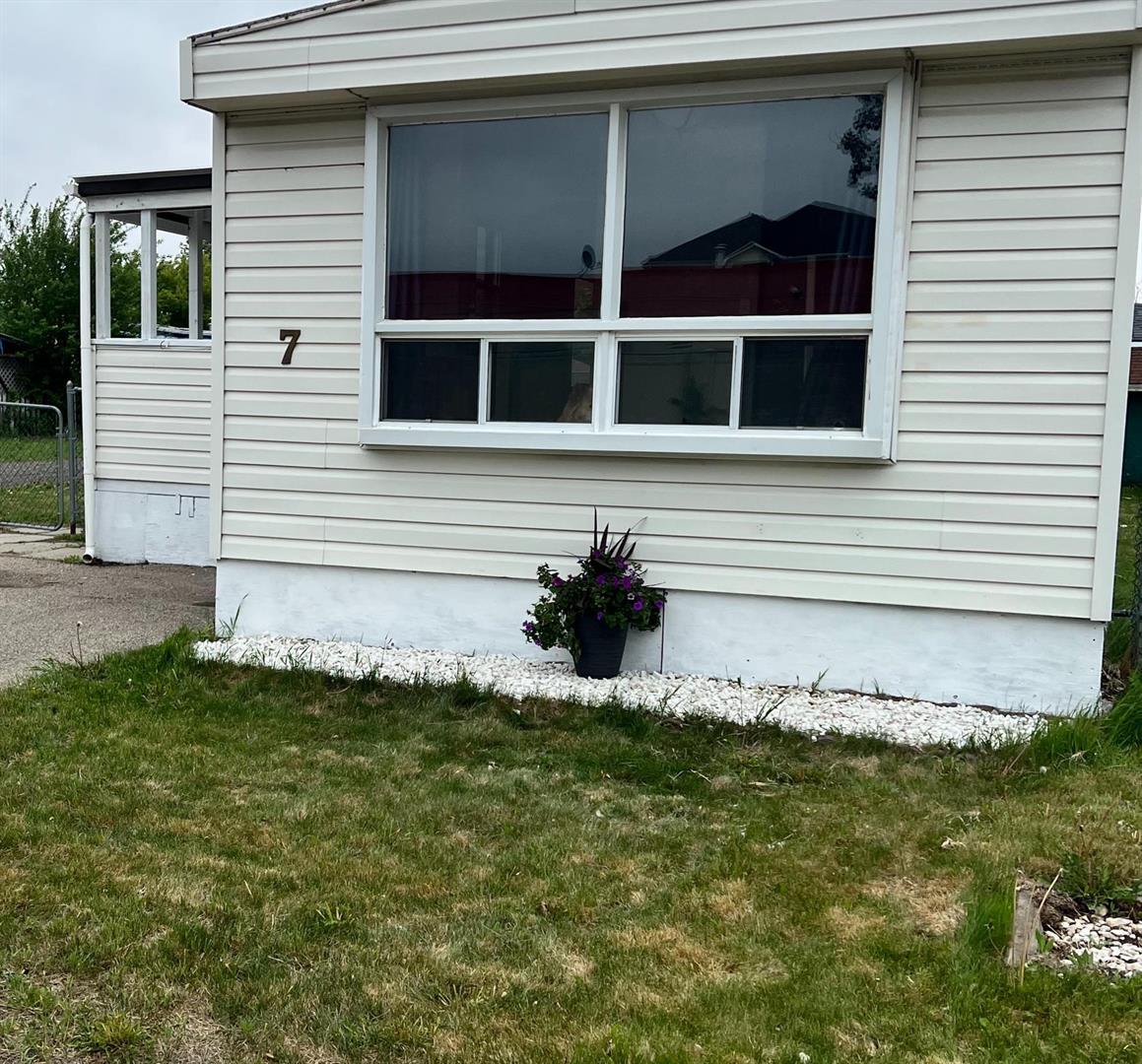 7 6724 17 Avenue Se, For Sale in Calgary Zoocasa