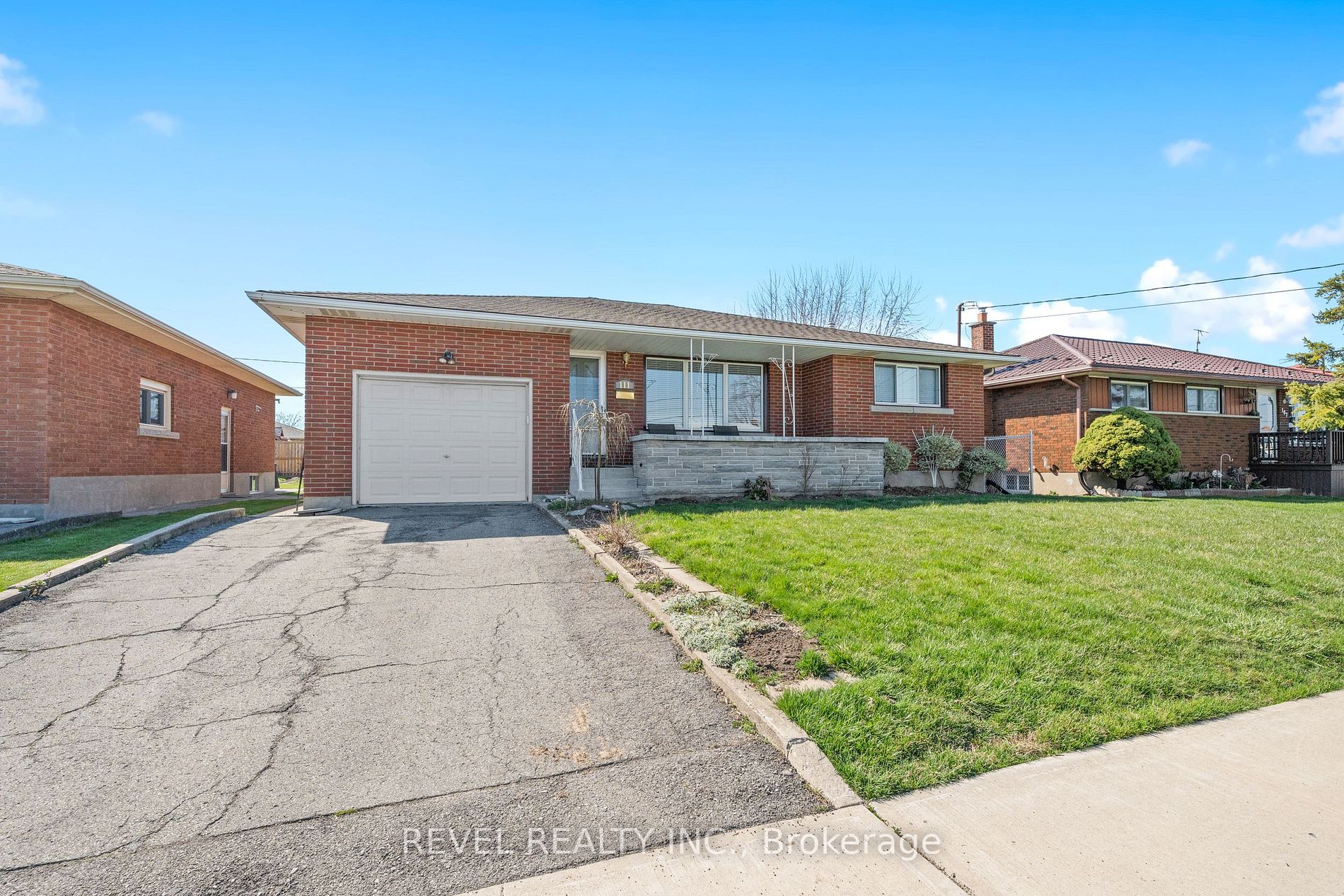 111 Wellington St, For Sale in Welland Zoocasa