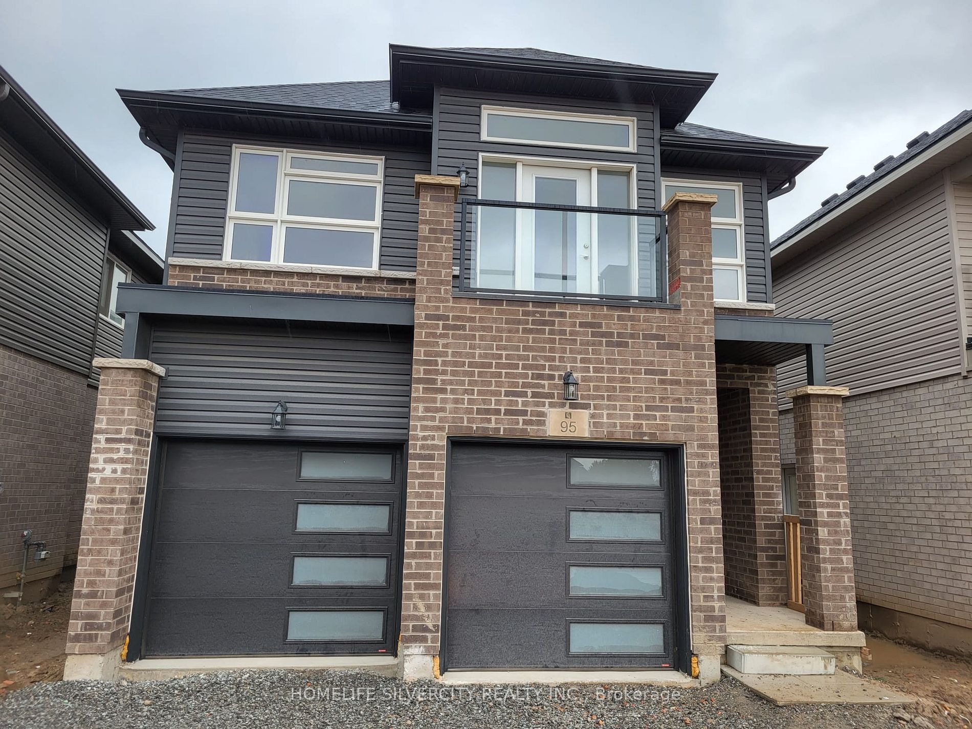 95 Caroline St, For Sale in Welland Zoocasa