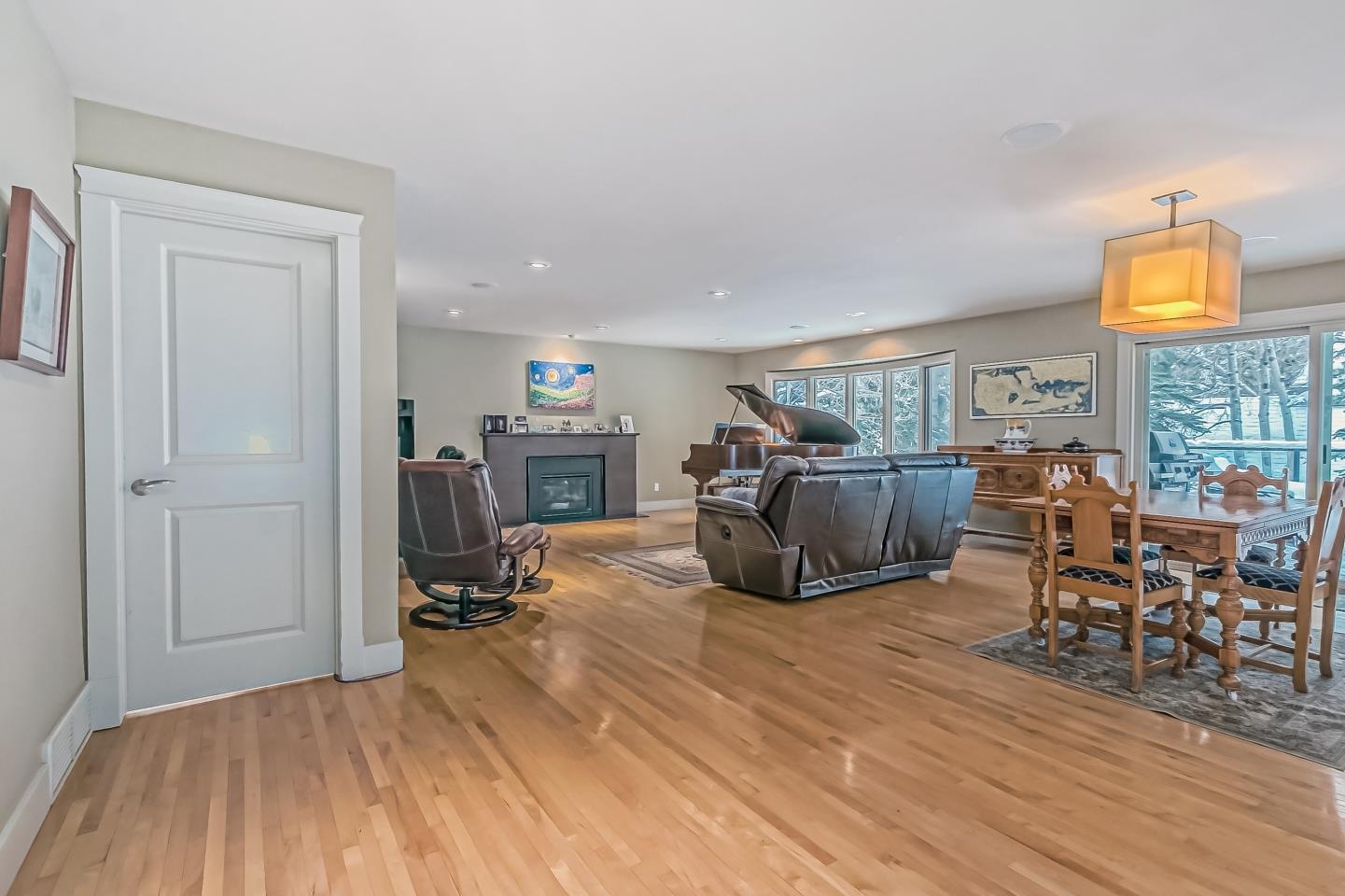 8 Baycrest Place Sw, For Sale in Calgary Zoocasa