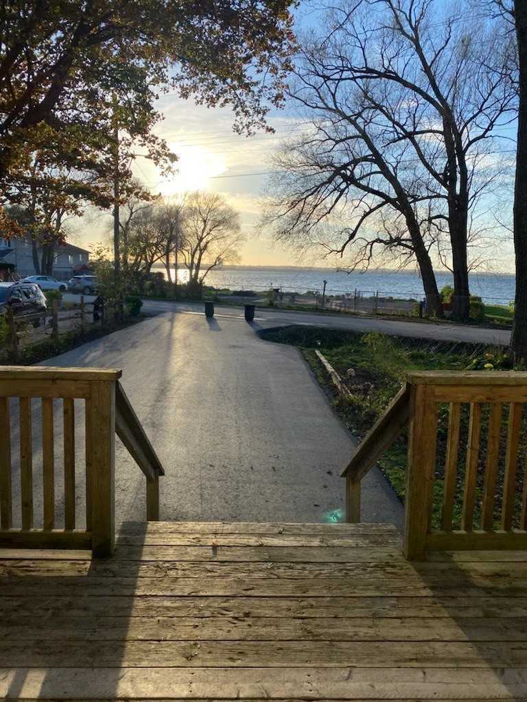 upper 433 Lake Dr S, For Rent in Zoocasa