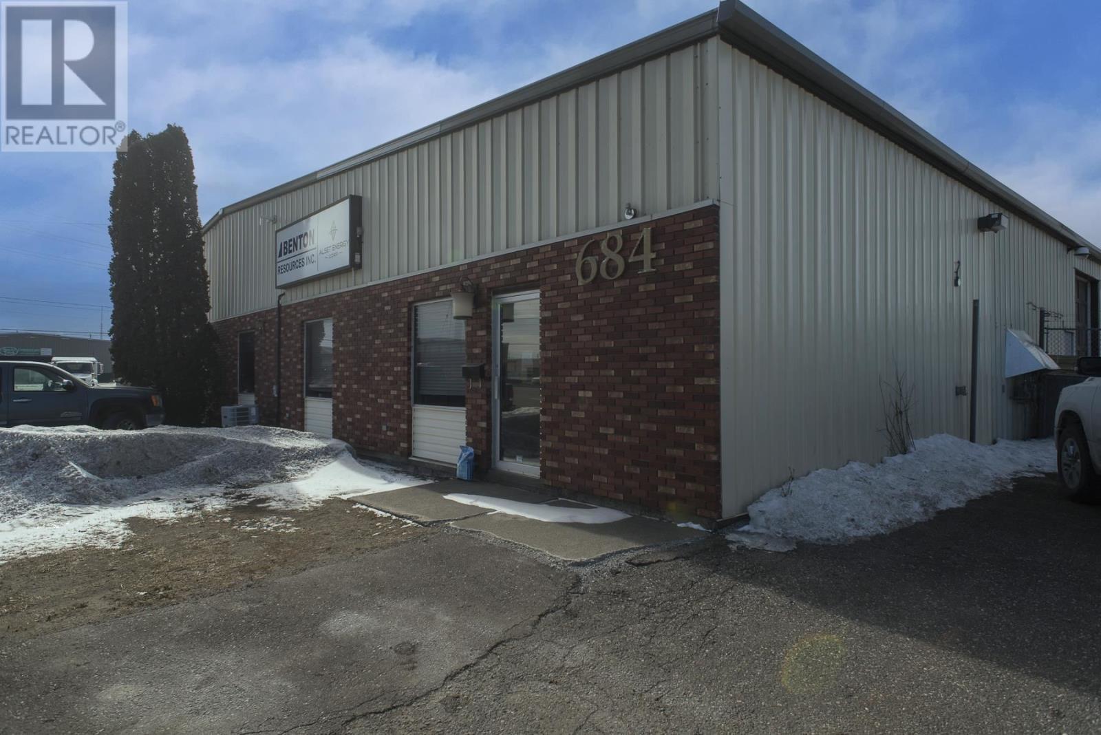 684 Squier St, For Rent in Thunder Bay Zoocasa