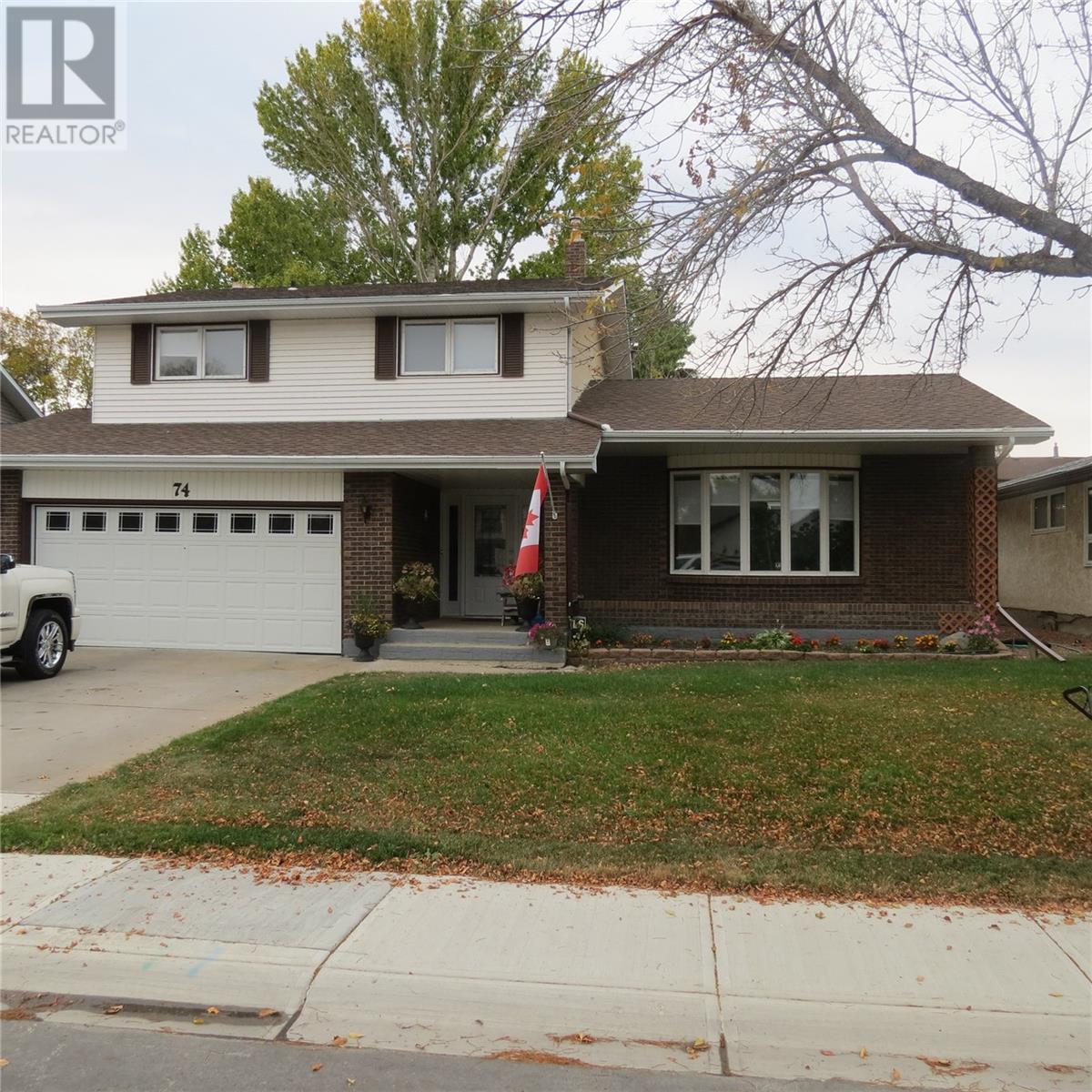 74 Green Meadow Rd, Regina (SK828608) Zoocasa