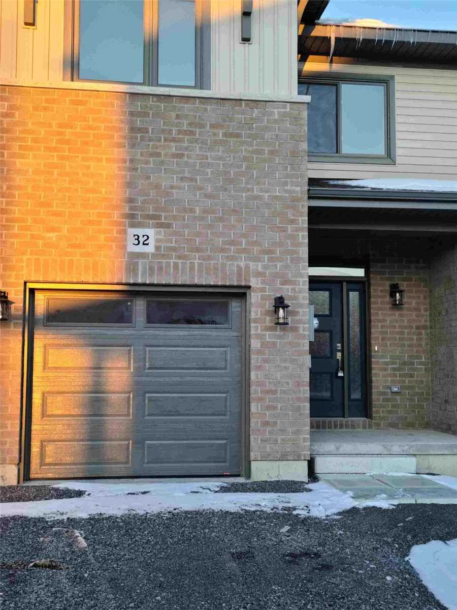 32 Nipigon St, Leased in Belleville Zoocasa