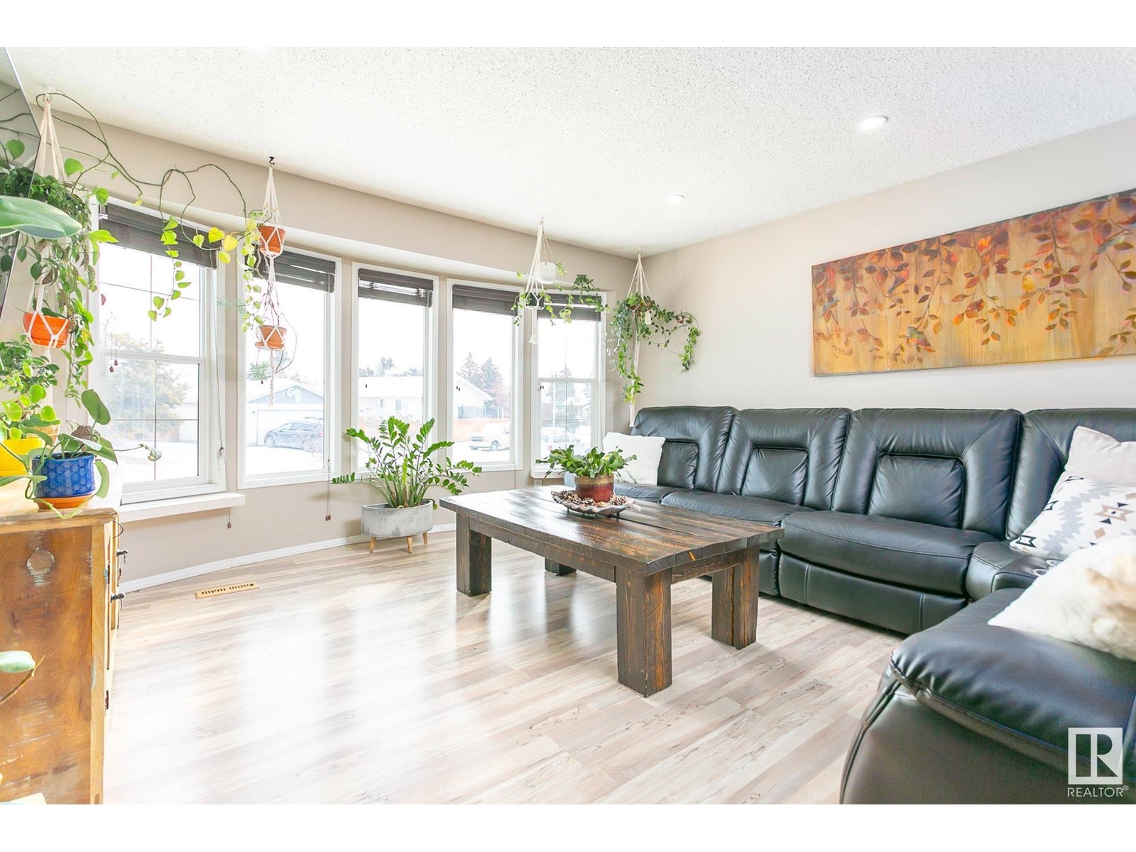 126 Clareview Rd Nw, For Sale in Edmonton Zoocasa