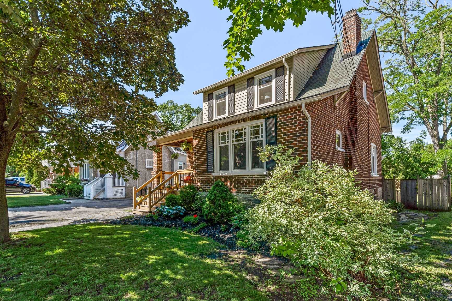 330 Bleecker Ave, Sold in Belleville Zoocasa