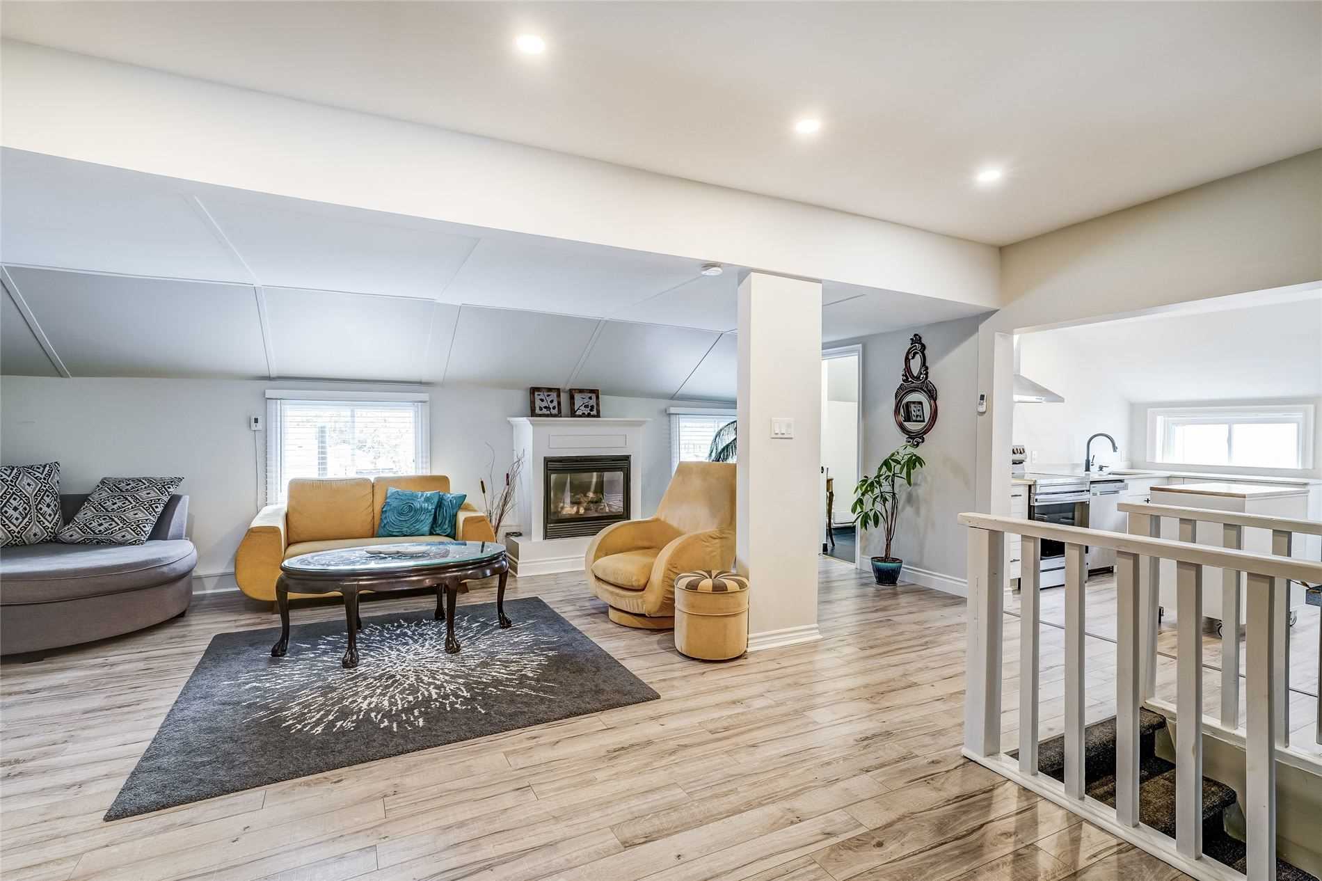 unit 2 930 Lake Dr E, For Rent in Zoocasa