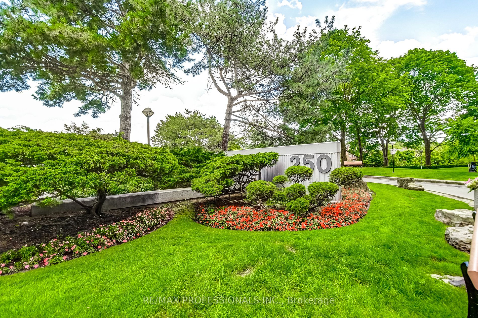 1313 250 Scarlett Rd, For Sale in Toronto Zoocasa